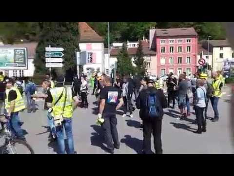 Après un passage au port, les gilets jaunes rejoignent le centre-ville d’Epinal