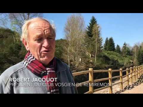 Robert Jacquot, président du Club vosgien de Remiremont présente les nouveaux sentiers vers le fort du Parmont