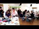 Un atelier de fabrication d'éponges avec des vieilles chaussettes au marché des bonnes idées