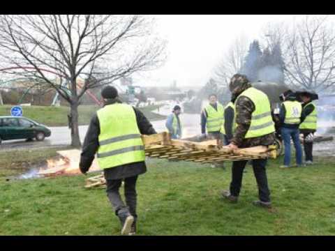 Les Gilets Jaunes délogés au rond-point de Chavelot par les forces de l'ordre