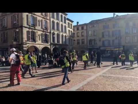 Acte XX des gilets jaunes à Epinal : les manifestants traversent la place des Vosges