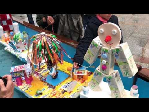 Les enfants défilent avec leurs jolies embarcations pour les champs golot de Remiremont