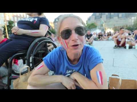 Ambiance à Strasbourg, avec les supporteurs de France-Etats-Unis place Kléber