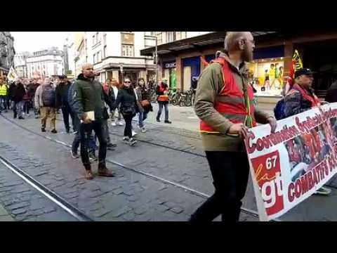 Début du cortège des manifestants rassemblés pour la journée d'action du 19 mars à Strasbourg