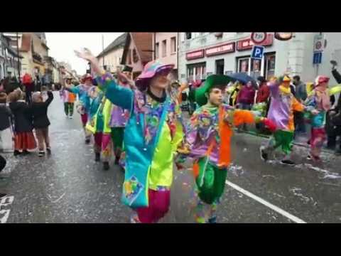 Dans l'ambiance de la cavalcade du Bouc bleu