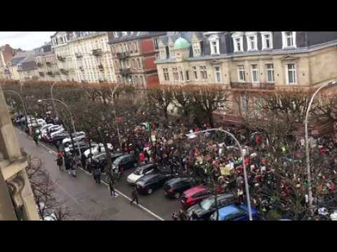 Les jeunes manifestent pour le climat au centre-ville de Strasbourg