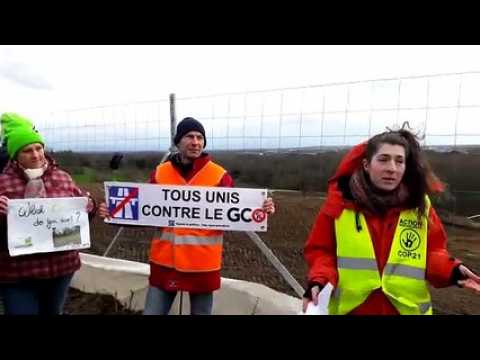 Le portrait d'Emmanuel Macron... sur le chantier du GCO