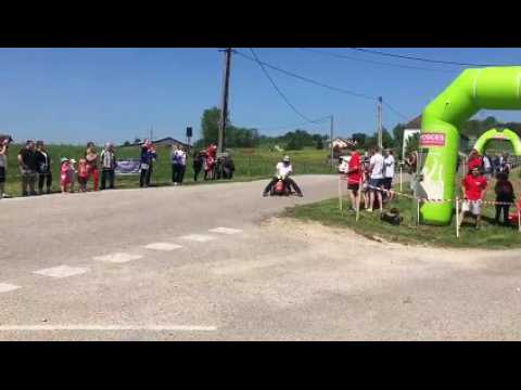 Monthureux : l'arrivée de la course de tracteur à pédales