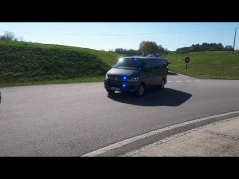 Le convoi présidentiel se rend vers l'aérodrome Epinal-Mirecourt