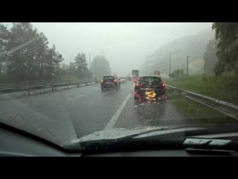 Impressionnant orage de grêle à Saint-Nabord