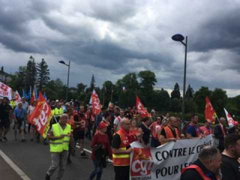 Les fonctionnaires défilent dans la rue à Epinal
