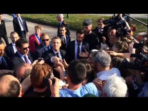 Bain de foule pour Emmanuel Macron à Saulxures-sur-Moselotte