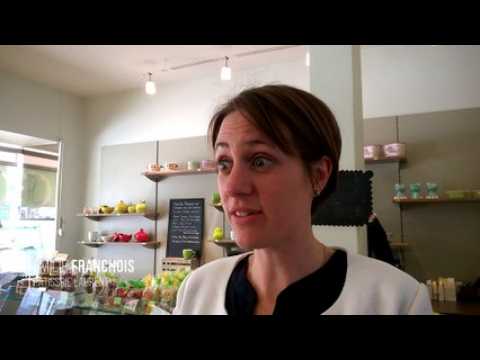 Patrice Renard, chef du restaurant Le Grand Café et Emilie Franchois, de la pâtisserie Laurent, réagissent après leur repas avec Emmanuel Macron