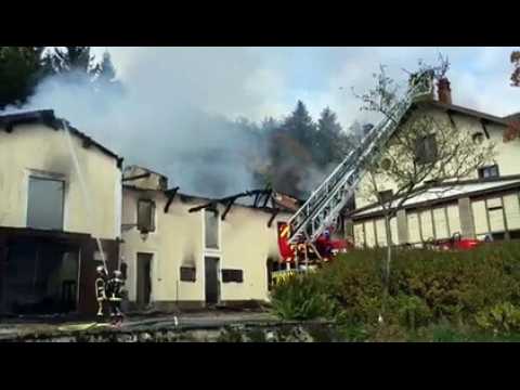 Vosges : spectaculaire incendie à proximité du Théâtre du Peuple de Bussang