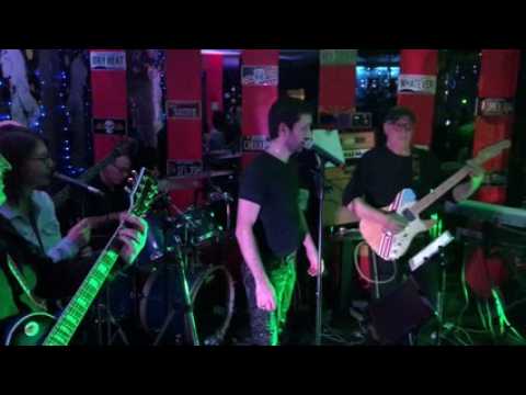 Le groupe Cadillac band a rendu hommage à Johnny Hallyday au bar R 66 à Épinal