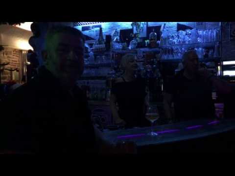 Mort de Johnny Les fans d'Epinal allument le feu dans un bar