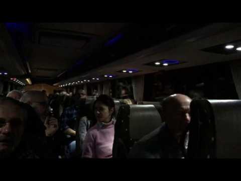 Les fans vosgiens en route pour Paris chantent du Johnny