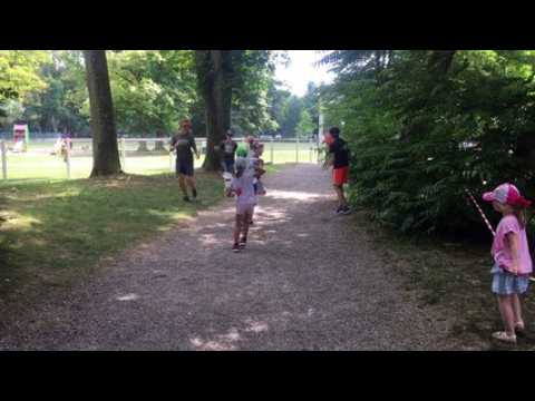La course colorée du local ados au parc thermal de Vittel
