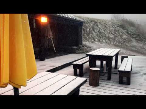Les premières neiges tombent sur le sommet vosgien du Hohneck