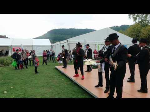 Intermède musical avec la fanfare "Ensemble national de Reggae"