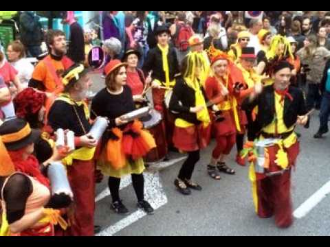VIDEO : toute la musique du monde fait la fête à...