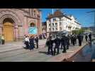 Un groupe de Colère 88 tente de forcer le passage pour rencontre le président Emmanuel Macron