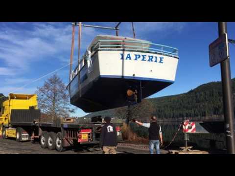 Les bateaux regagnent l’eau du lac de Gérardmer