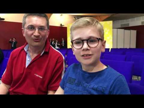 Aristide, 12 ans, et son père viennent de Golbey et vont assister à la première consultation citoyenne sur l'Europe