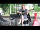 Eve Pétri du groupe Sorbet Citron chante à la braderie de Gérardmer