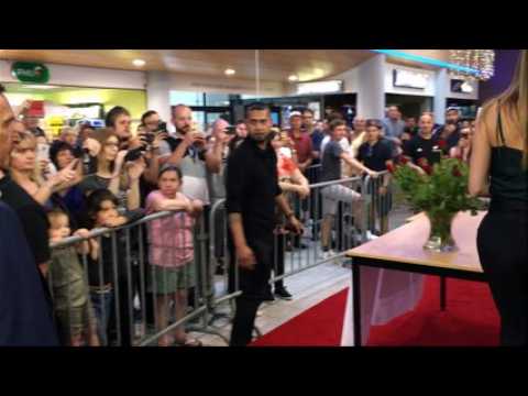 Clara Morgane de passage à Golbey