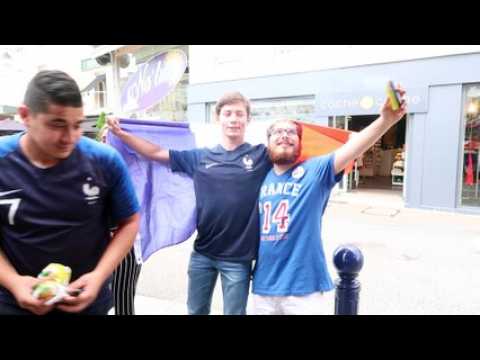 Des jeunes font éclater leur joie place De-Lattre-de-Tassigny à Remiremont