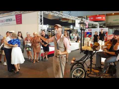 Colmar : la Foire aux vins danse sur Edith Piaf