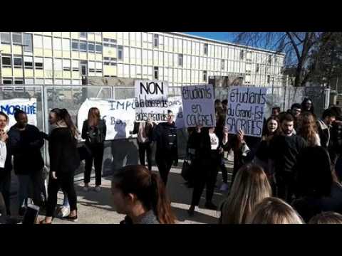 Mulhouse: mobilisation contre la baisse des aides régionales au lycée Schweitzer