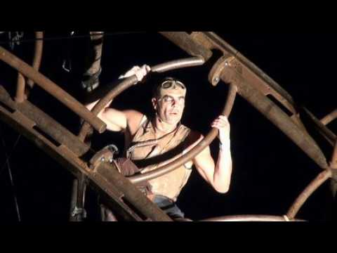 Scènes de rue: les "cyclonautes" en apesanteur à Mulhouse