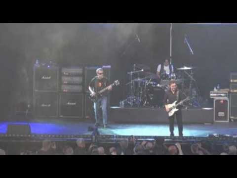 EN VIDEO- Blue Oyster Cult debute la soiree...