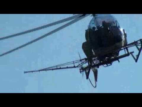 Un helico aux petits soins des vignes du...