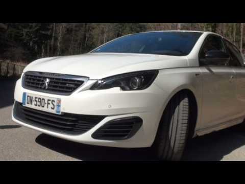 Au volant de la 308 GT...