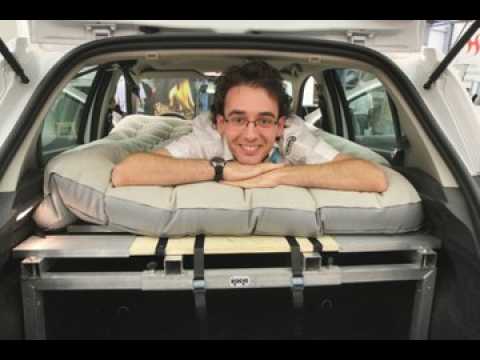 Une chambre d'hotel dans le coffre de la...