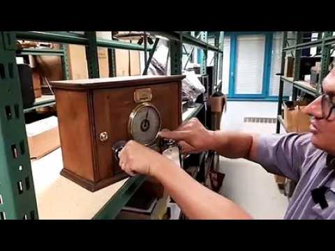 Dans les réserves des musées : petits plaisirs électriques