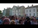 Soldat Louis et le public chantent en cœur aux Bouteilles Folles 2019