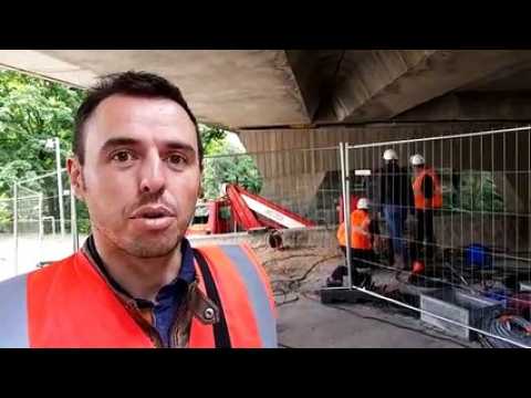 Metz - Le pont de 800 tonnes Victor-Demange soulevé pour mesures