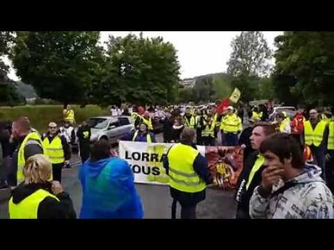 Démarrage de la manifestation des gilets jaunes à Longwy