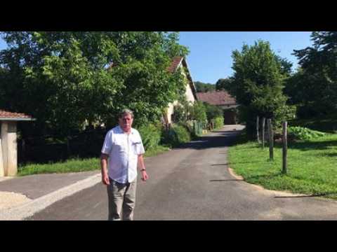 "Il y avait 1 mètre d'eau au centre du village" se souvient Roland Thierry, maire de Beutal (25)