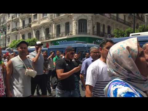 Algerians march against the regime for the 25th consecutive week