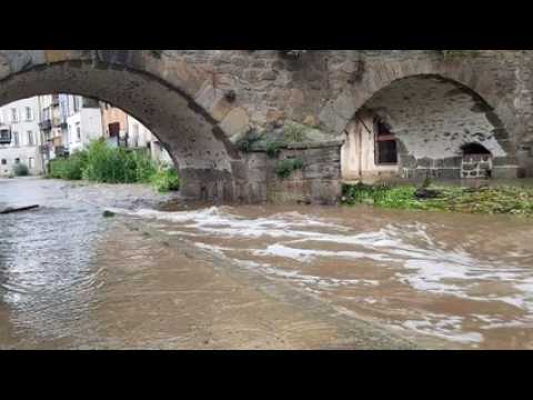 La rivière du Vizézy est sortie de son lit à Monbrison