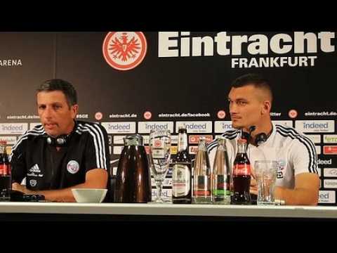 La onférence d'avant-match du Racing avant le barrage retour contre l'Eintracht Francfort.