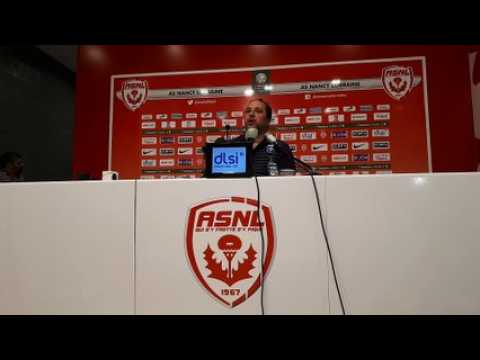 L'accolade entre Jacques Rousselot et Pablo Correa après ASNL-Auxerre (2-1)
