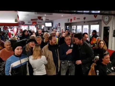 Les fans bisontins rendent hommage à Johnny Hallyday