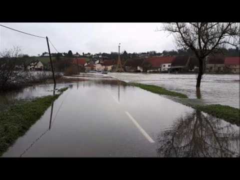 Soing (Haute-Saône) : la Saône est sortie de son lit