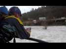 Des kayakistes de l'&eacute;quipe de France surfent la vague statique de Malatte, &agrave; Besan&ccedil;on - Label : L'Est Républicain - Category : Sport